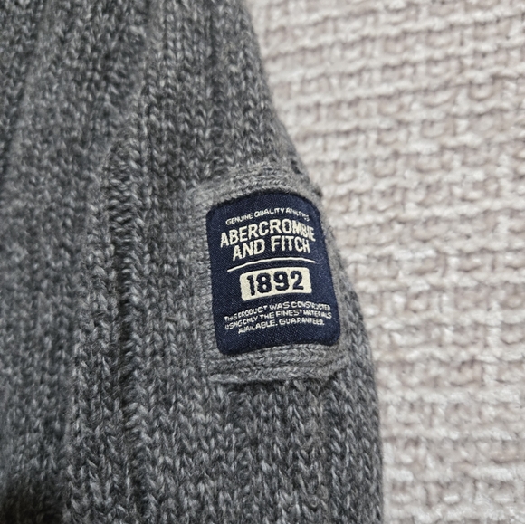 Abercrombie and Fitch Lambswool Sweater Size Men's Medium - Picture 3 of 6